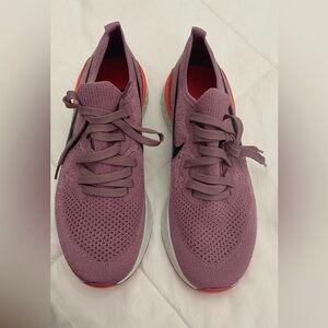 Nike woman tennis shoes Epic react